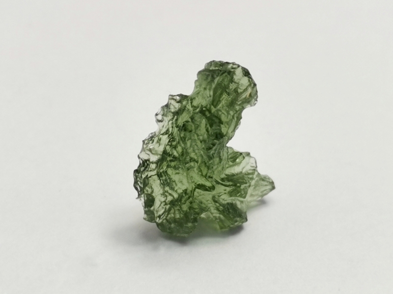 Surový vltavín Nesměň (malý Chlum)