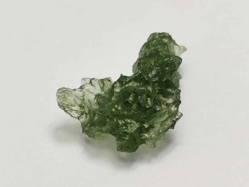 Surový vltavín Nesměň (malý Chlum)