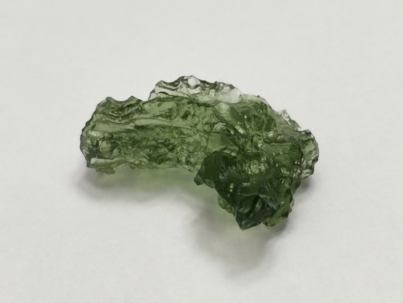 Surový vltavín Nesměň (malý Chlum)