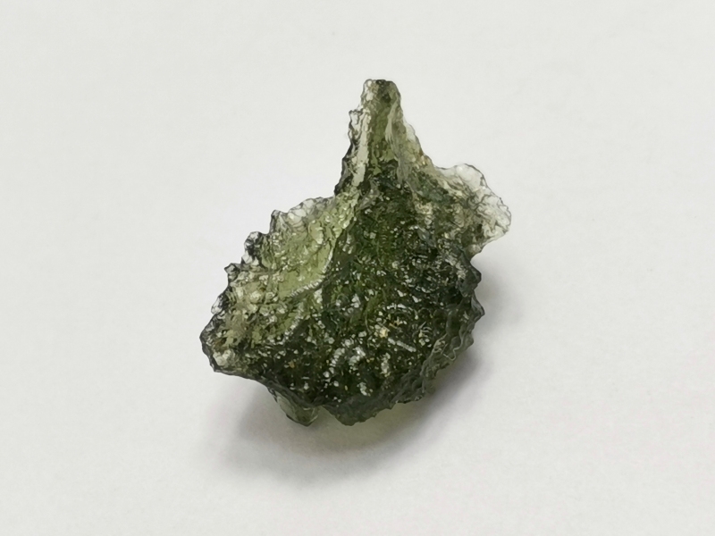 Surový vltavín Nesměň (malý Chlum)