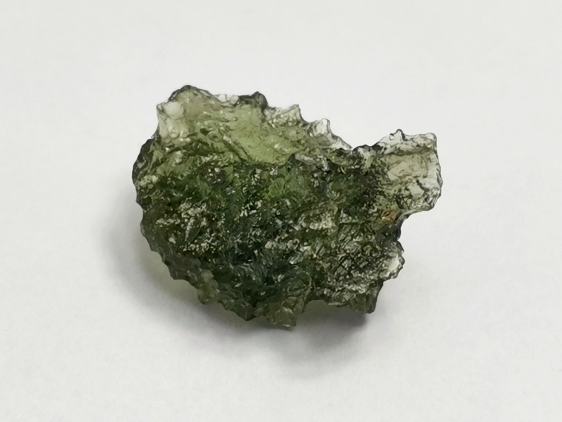 Surový vltavín Nesměň (malý Chlum)