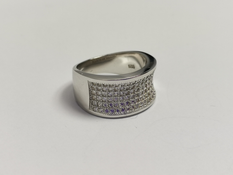 Exkluzívní masívní stříbrný prsten se zirkony