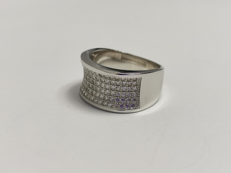 Exkluzívní masívní stříbrný prsten se zirkony