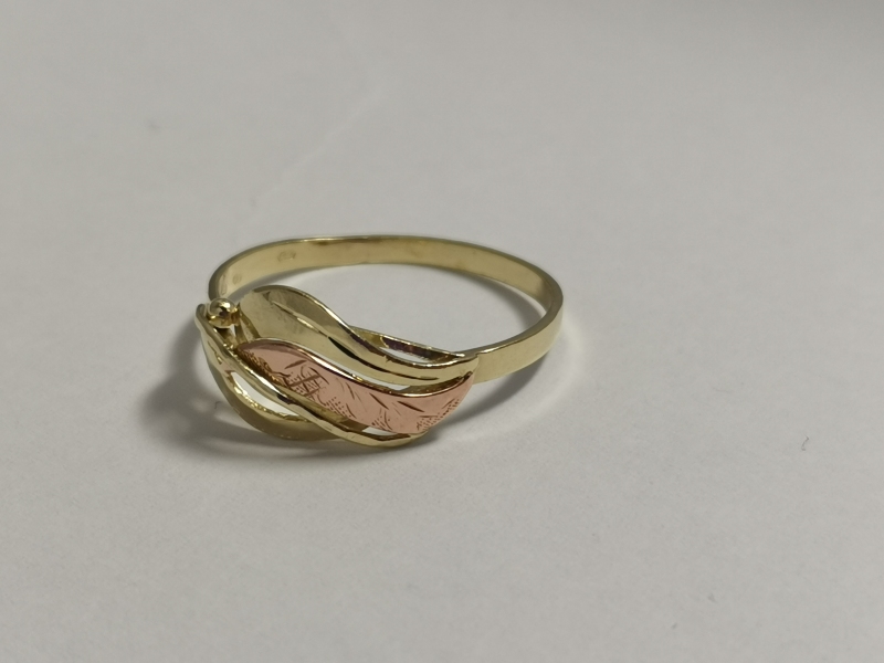 Zlatý dámský prsten celozlatý