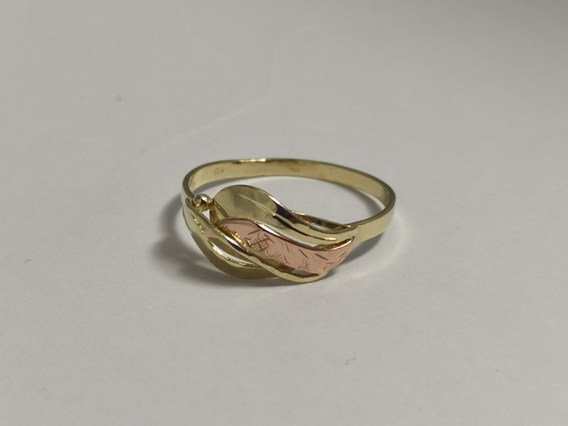 Zlatý dámský prsten celozlatý