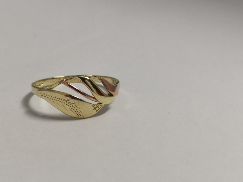 Zlatý dámský prsten celozlatý