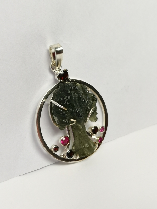 Stříbrný přívěs s vltavínem - strom života