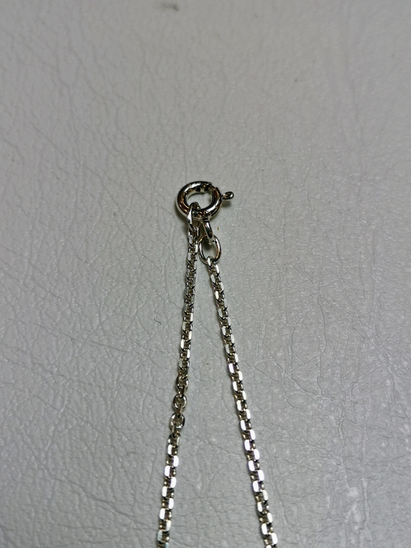 Stříbrný náhrdelník s přírodním vltavínem