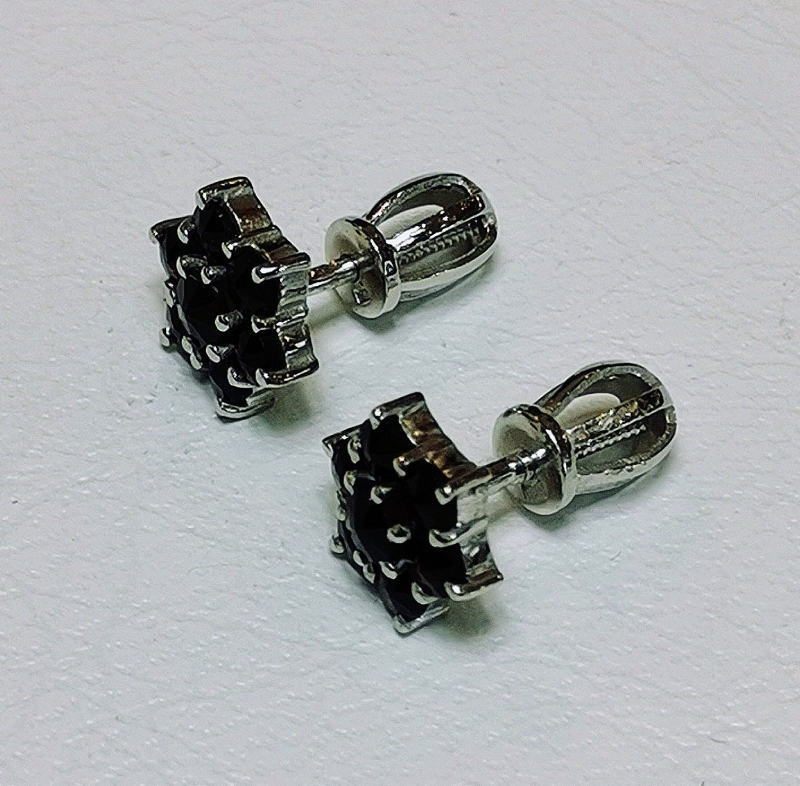 Stříbrné náušnice s českými granáty, rhodiované