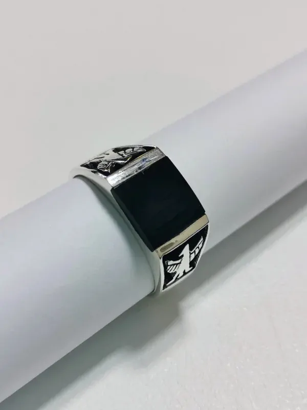 Stříbrný pánský prsten s přírodním onyxem