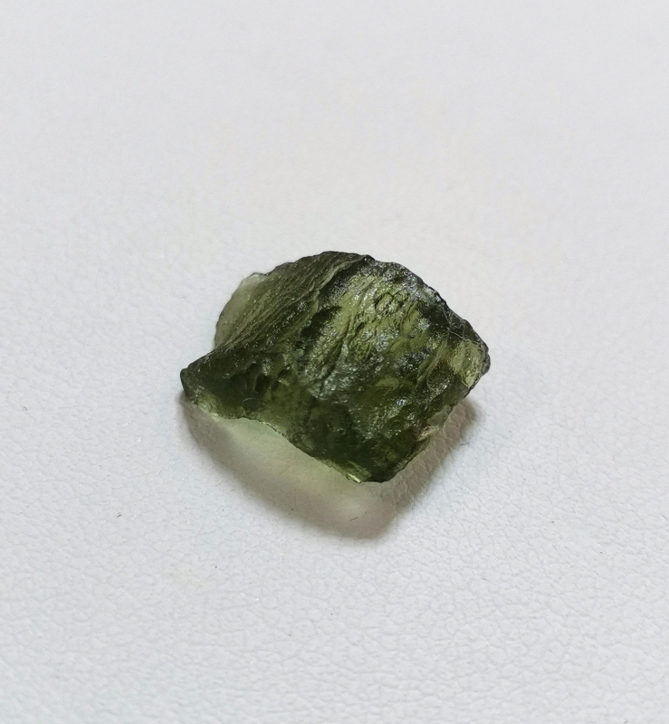 Surový vltavín Dolní Chrášťany