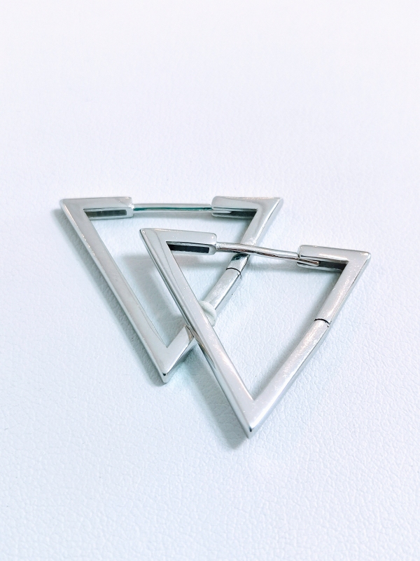 Stříbrné naušnice trojúhelníkové