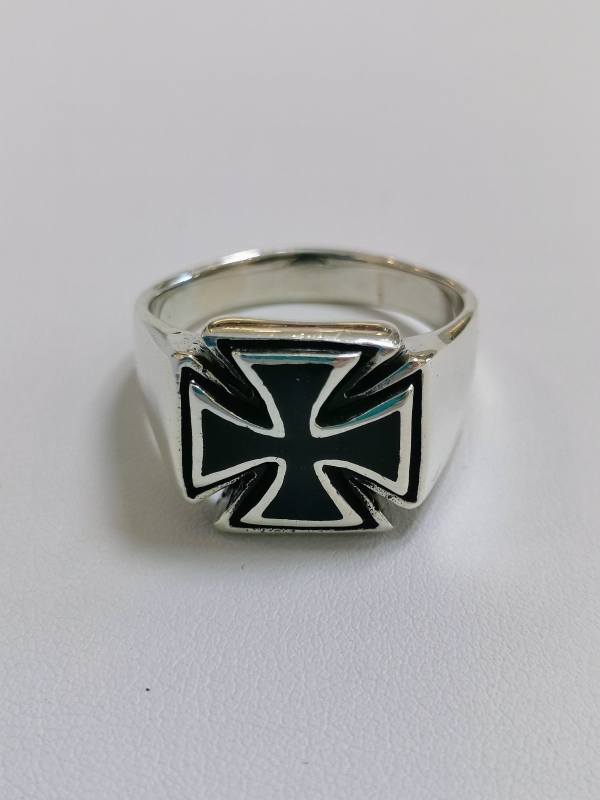 Stříbrný pánský prsten s tlapatým křížem