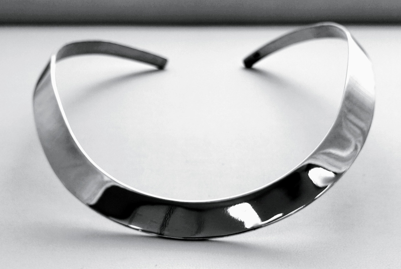 Masívní hladký stříbrný náhrdelník