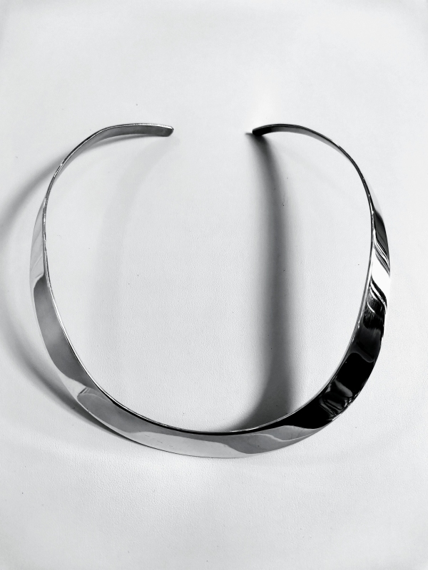 Masívní hladký stříbrný náhrdelník