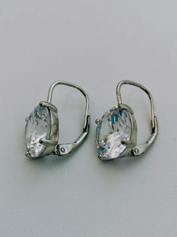 Stříbrné naušnice s velkým bílým zirkonem