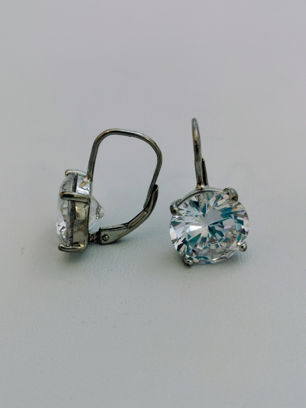 Stříbrné naušnice s velkým bílým zirkonem