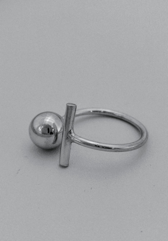 Exkluzivní stříbrný prsten s kuličkou