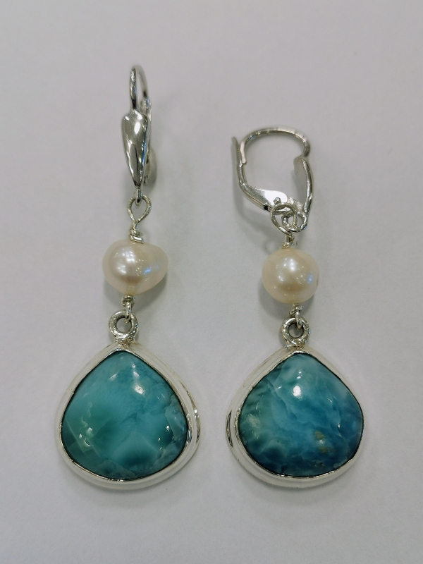 Stříbrné naušnice s larimarem a perlou