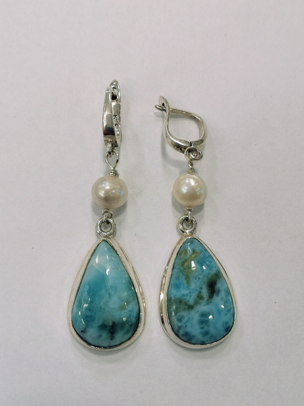 Stříbrné naušnice s larimarem a perlou