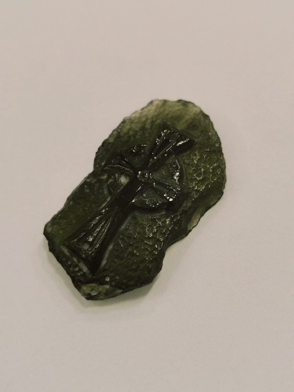 Vltavín glyptika keltský kříž