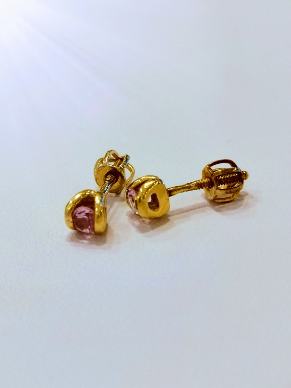 Zlaté naušnice pecky, růžový zirkon, ze žlutého zlata, na šroubek