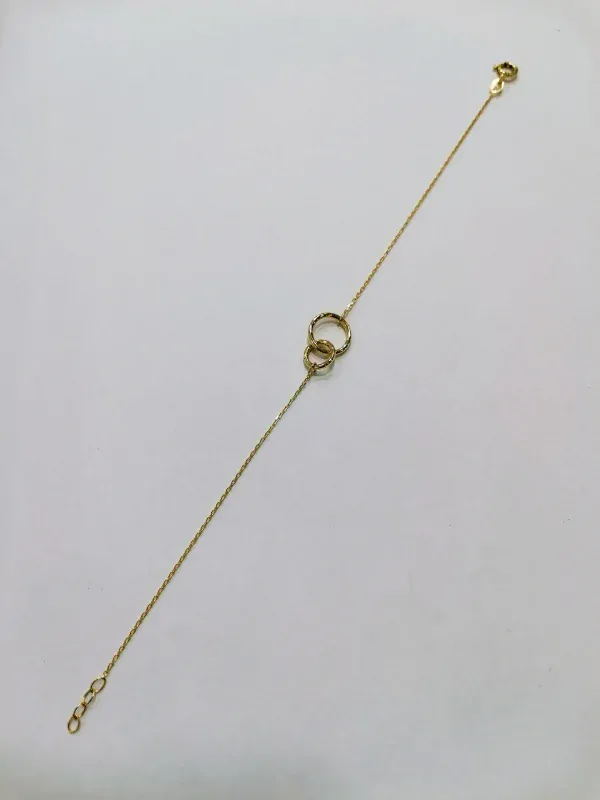 Zlatý dámský náramek s propletenými kroužky