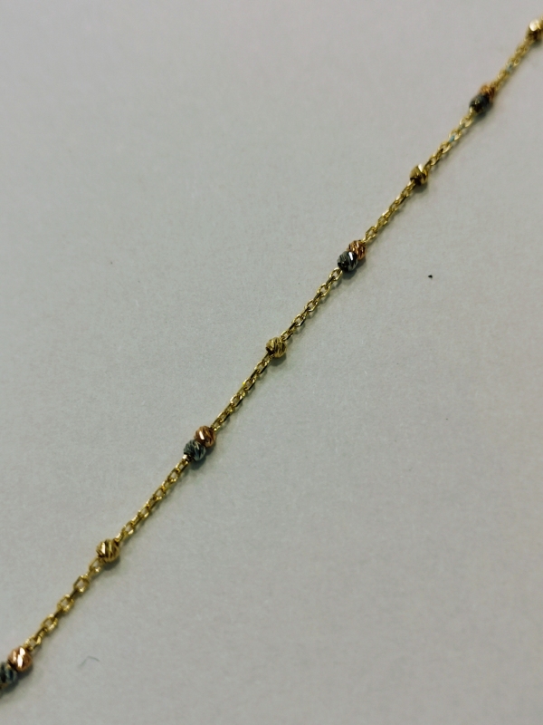 Zlatý dámský náramek se zlatými korálky