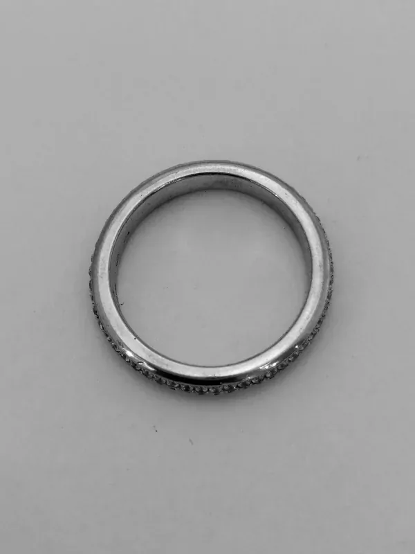 Stříbrný prsten široký kruh s bílými zirkony