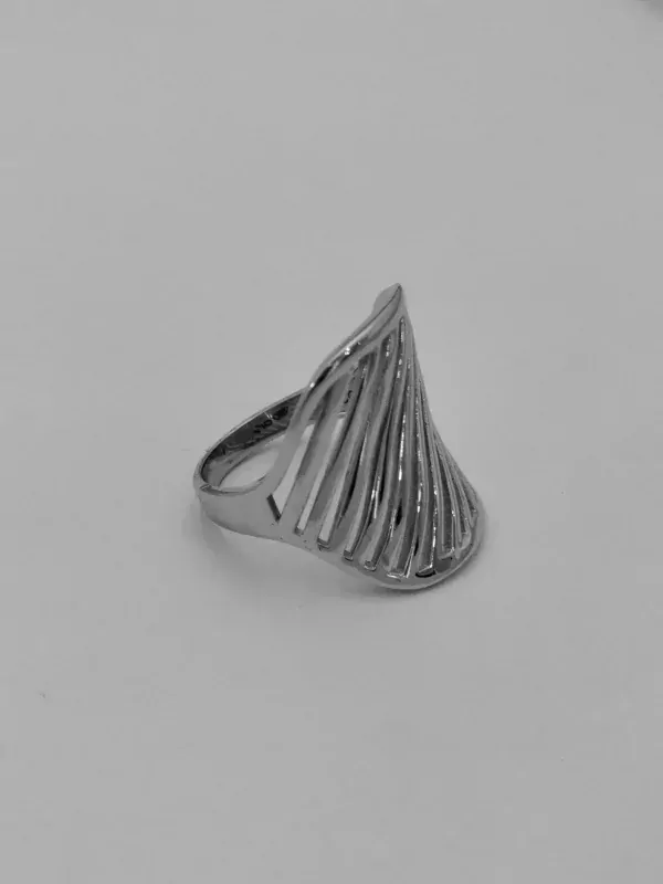 Stříbrný masívní prsten, rhodiovaný