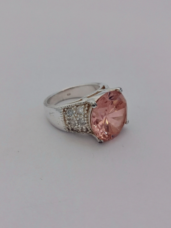 Exkluzivní robustní stříbrný prsten s velkým růžovým zirkonem 