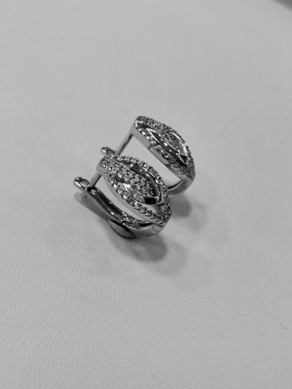 Stříbrné naušnice s bílými zirkony