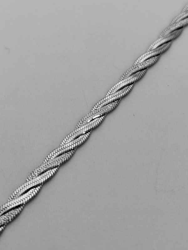 Stříbrný náramek pletený