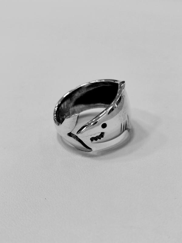 Stříbrný prsten žralok