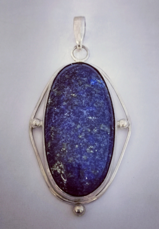 Stříbrný přívěs s lapisem lazuli