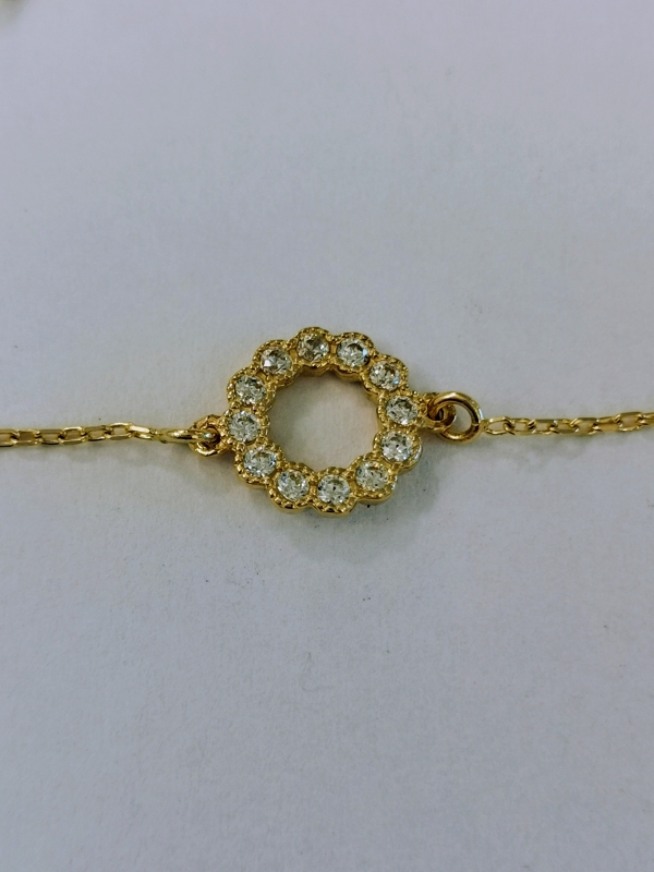 Zlatý náramek s kolečkem s bílými zirkony