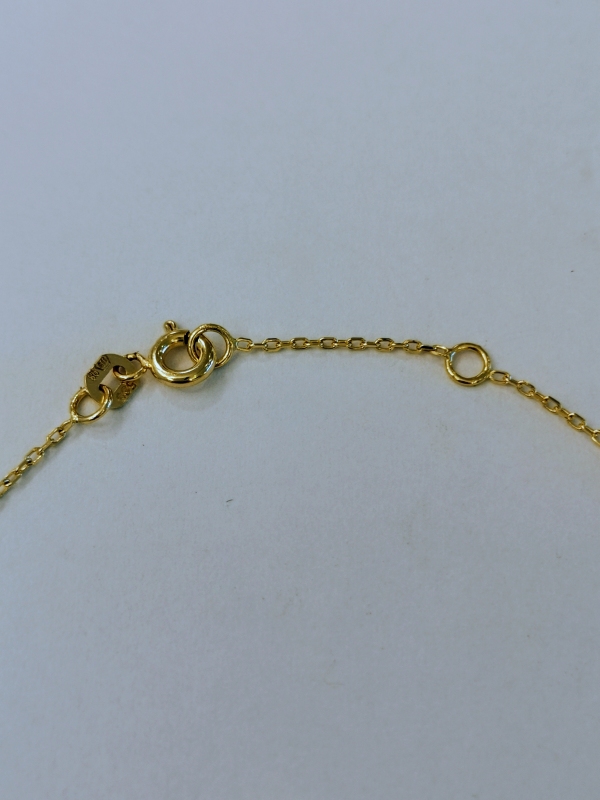 Zlatý náramek s kolečkem s bílými zirkony