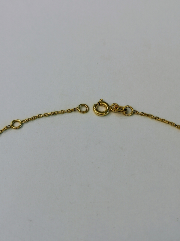 Zlatý náramek se dvěma kolečky s bílými zirkony