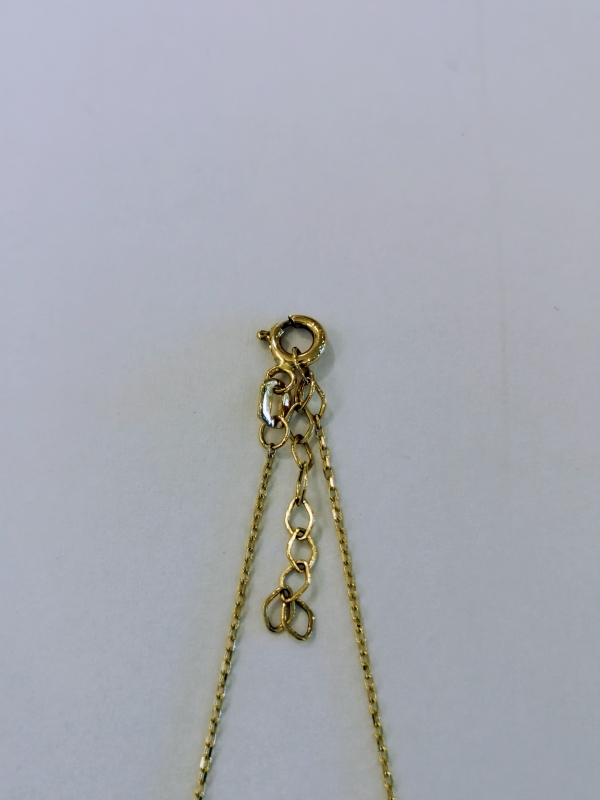 Zlatý náhrdelník s kuličkami