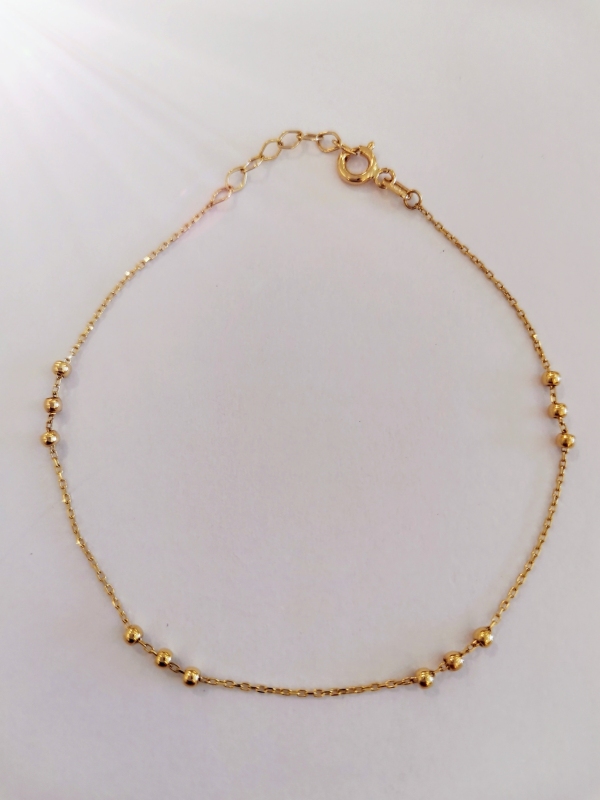Zlatý náramek s kuličkami