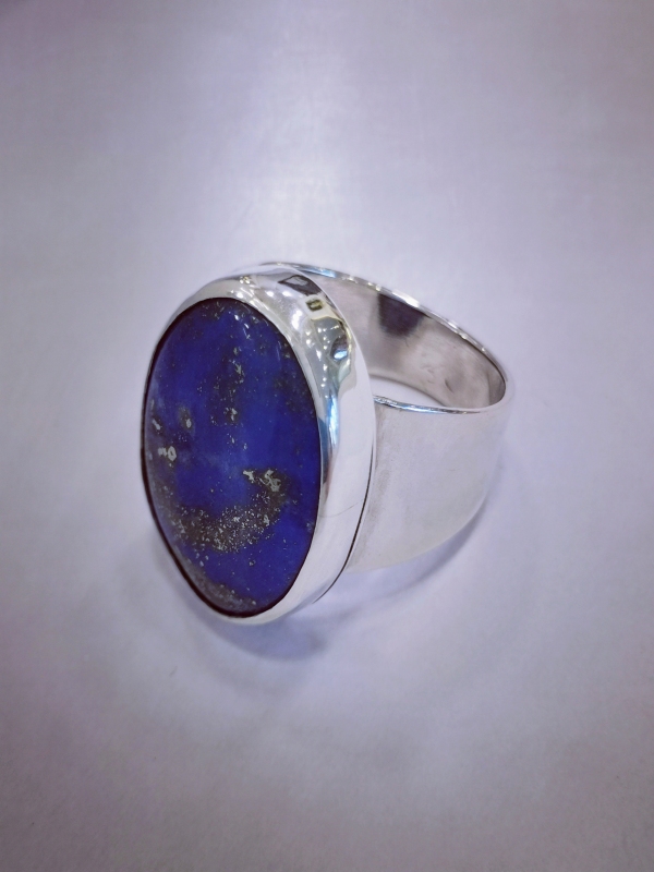 Masívní stříbrný prsten s lapisem lazuli