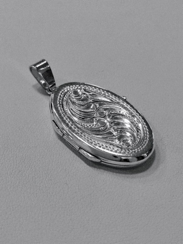Stříbrný přívěs otvírací medajlon ve tvaru oválu