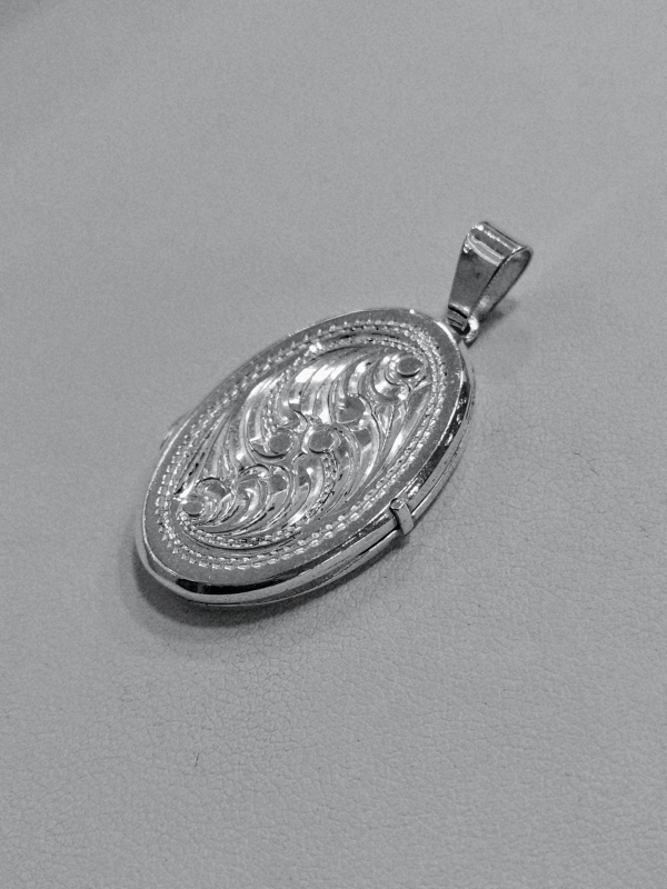 Stříbrný přívěs otvírací medajlon ve tvaru oválu