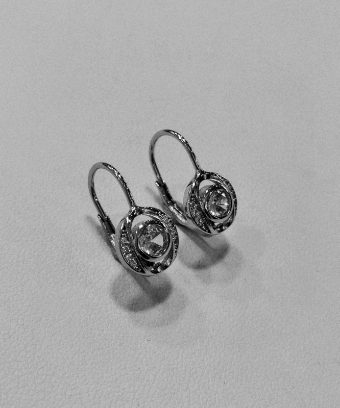 Stříbrné naušnice s bílými zirkony, rhodiované