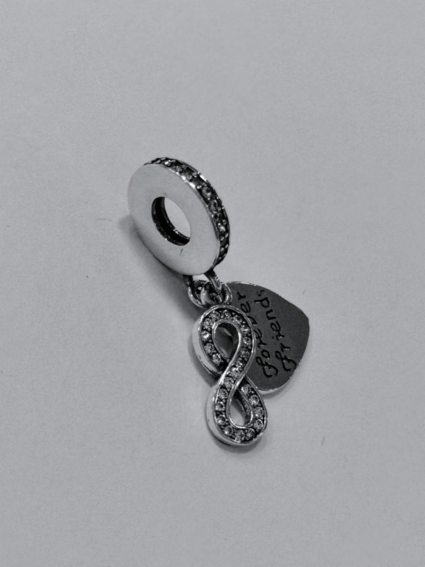 Stříbrný přívěsek na náramek se srdíčkem a nekonečnem