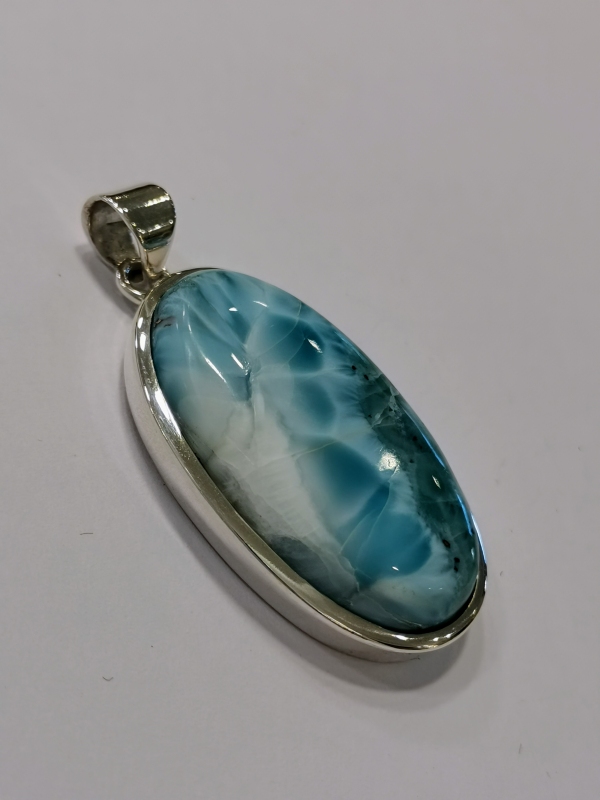 Stříbrný přívěsek s larimarem