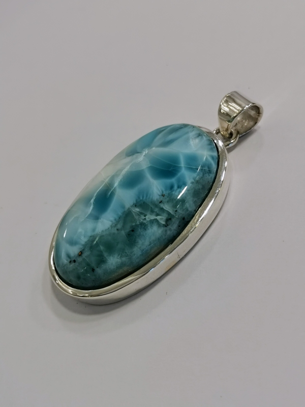 Stříbrný přívěsek s larimarem