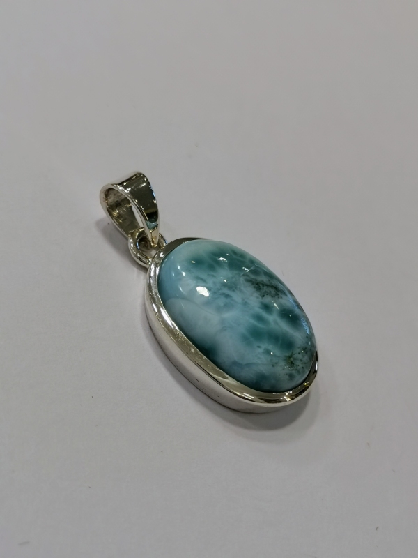 Stříbrný přívěsek s larimarem