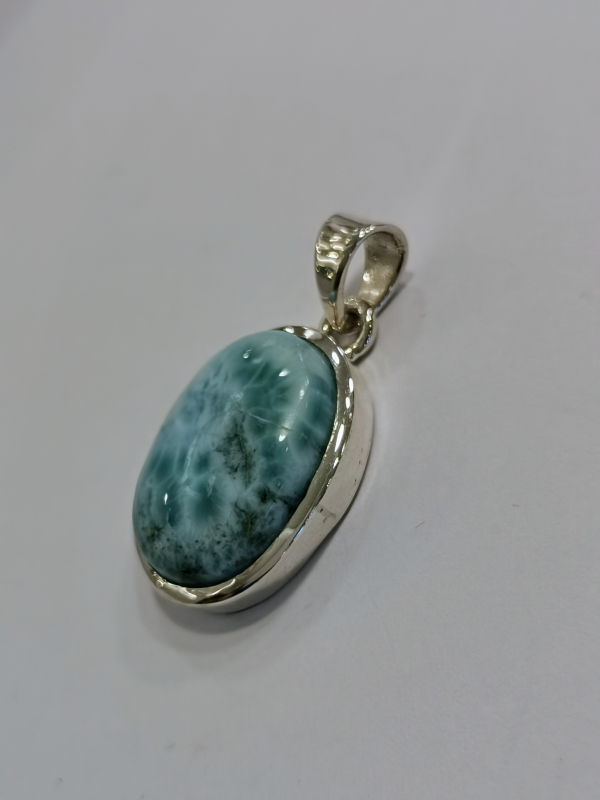 Stříbrný přívěsek s larimarem