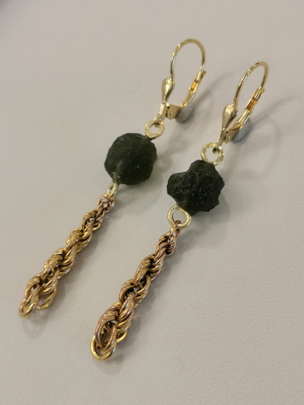 Zlaté naušnice žluté zlato s přírodním vltavínem